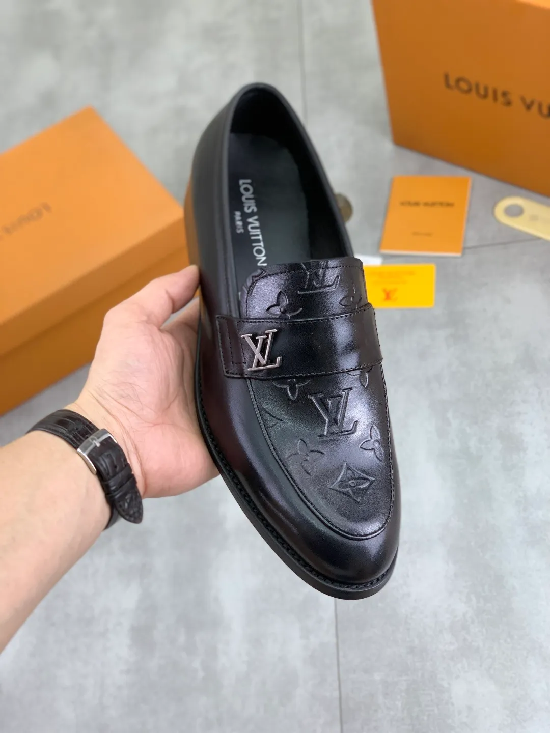 Men's Men's Shoes 💰P420 [New Style] 💰Yangli💎💎💎[Louis Vuitton] LV high-end men's formal business leather shoes, original order 1:1! Original imported calfskin, original metal buckle, imported sheepskin lining for feet, original outsole, men's shoe size: 39-45 (38.46 customized) black optional